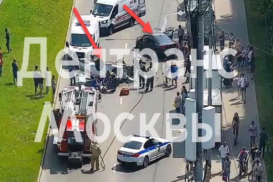 На месте ДТП работают оперативные службы города