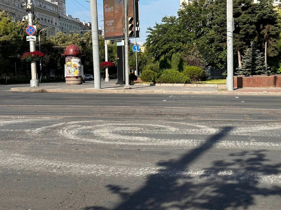 Дорожное покрытие повредила тяжелая техника.