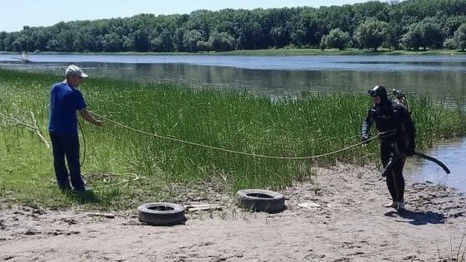 Сотрудники ведомства достали из водоёмов коряги, покрышки и даже куски металла