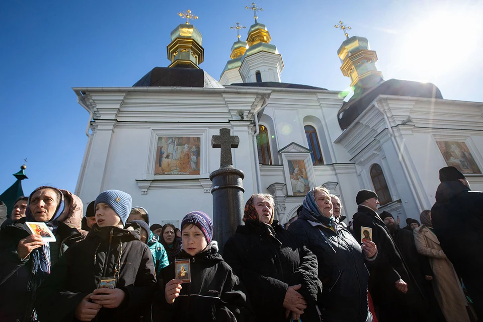 Лавра была приговорена 21 марта, когда началась опись ценностей. Бандеровцы уже тогда готовили «бесхозное имущество» к передаче на Запад.