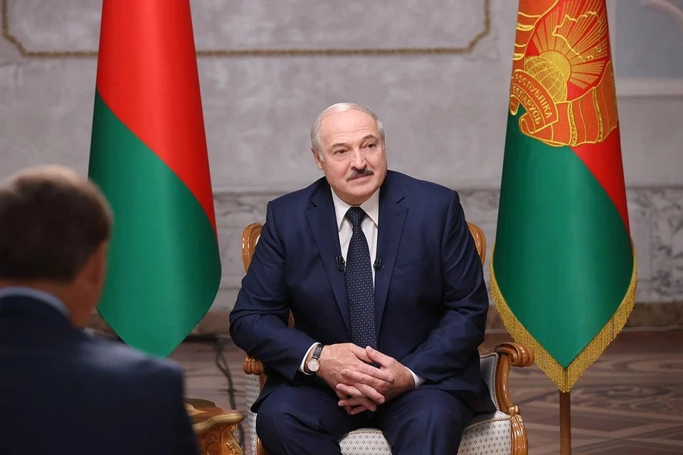 Лукашенко приказал привести армию в полную боеготовность на фоне событий в России