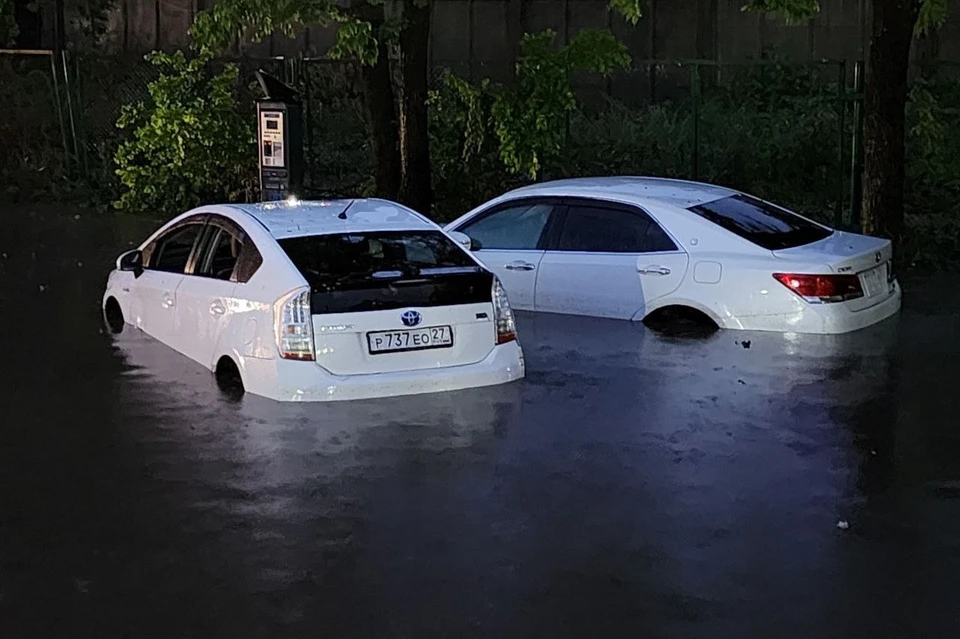 Улицы города затопило.