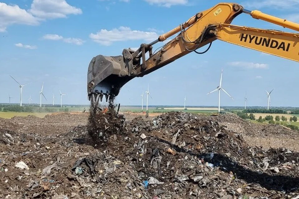 Уже на следующий год здесь будет не гора мусора, а зеленый холм