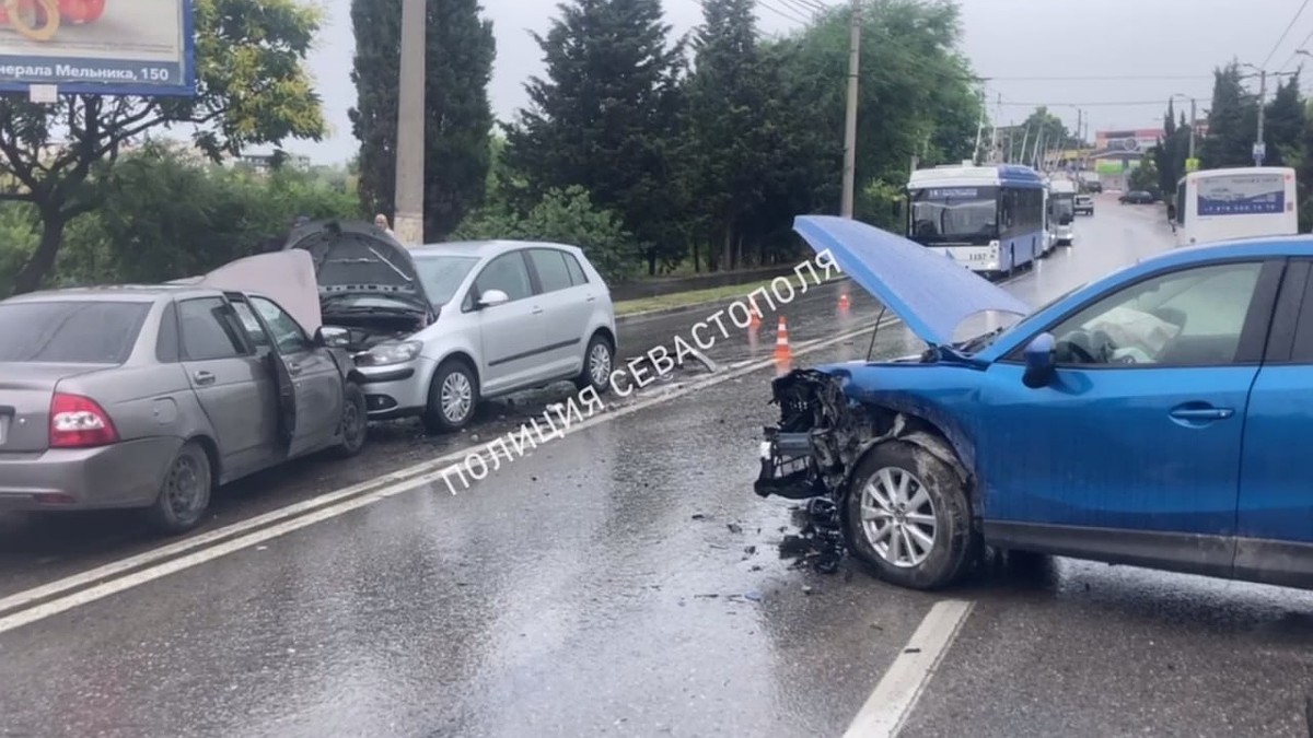 В ДТП с тремя авто в Севастополе пострадал водитель - KP.RU