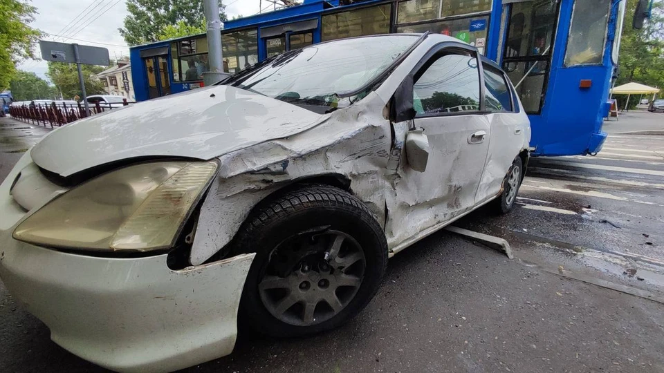 Четыре человека пострадали в аварии с участием пассажирского автобуса в Иркутске. Фото: пресс-служба ГИБДД по Иркутской области