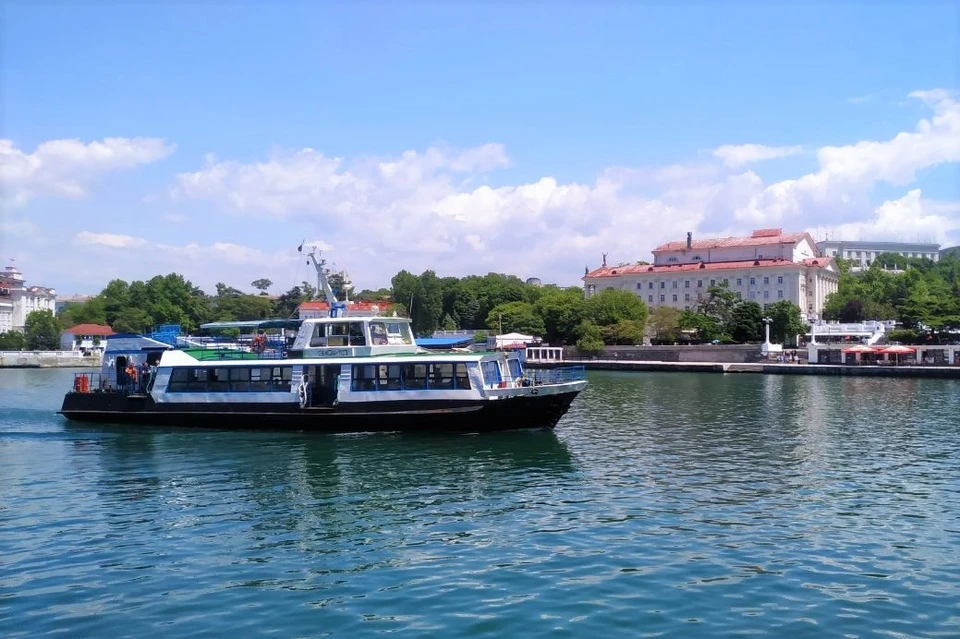 В Севастополе горожане ежедневно пользуются морским транспортом