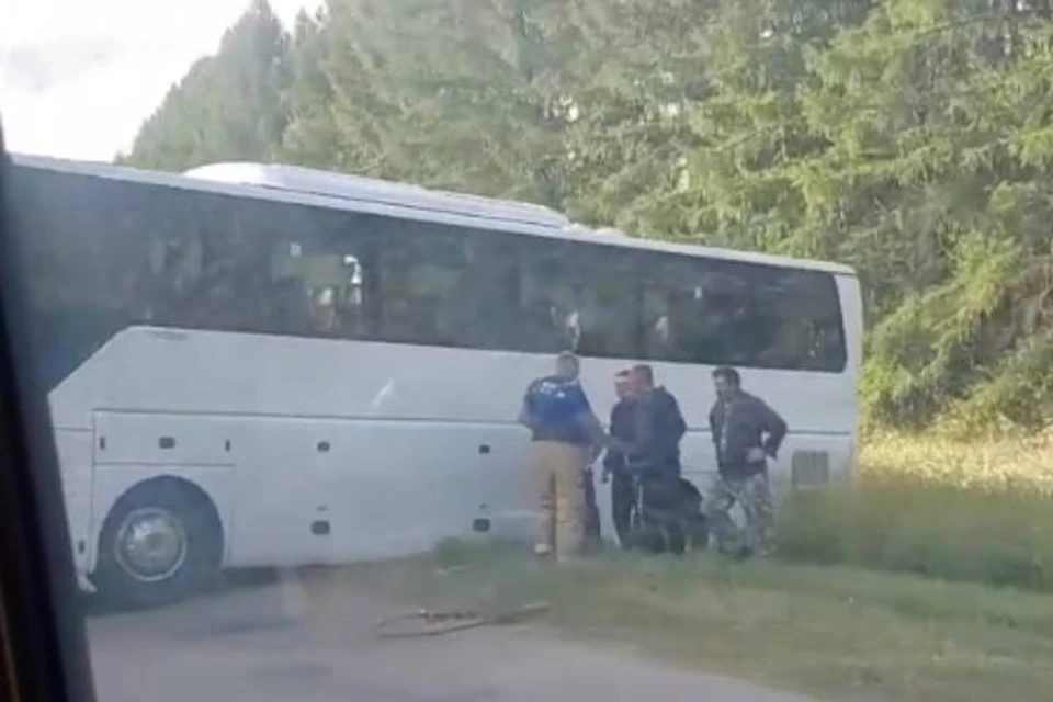 Автобус ардатов дивеево. Автобус. автобус с паломниками в кювет.