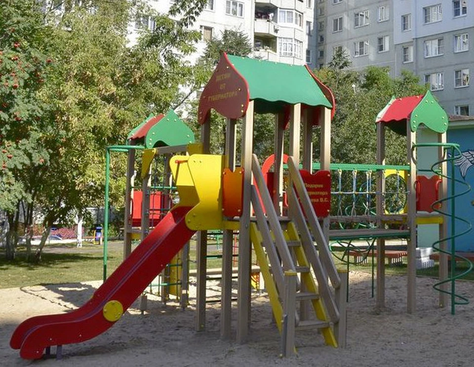 В детском саду Киреевского района Тульской области привели в порядок опасную детскую площадку