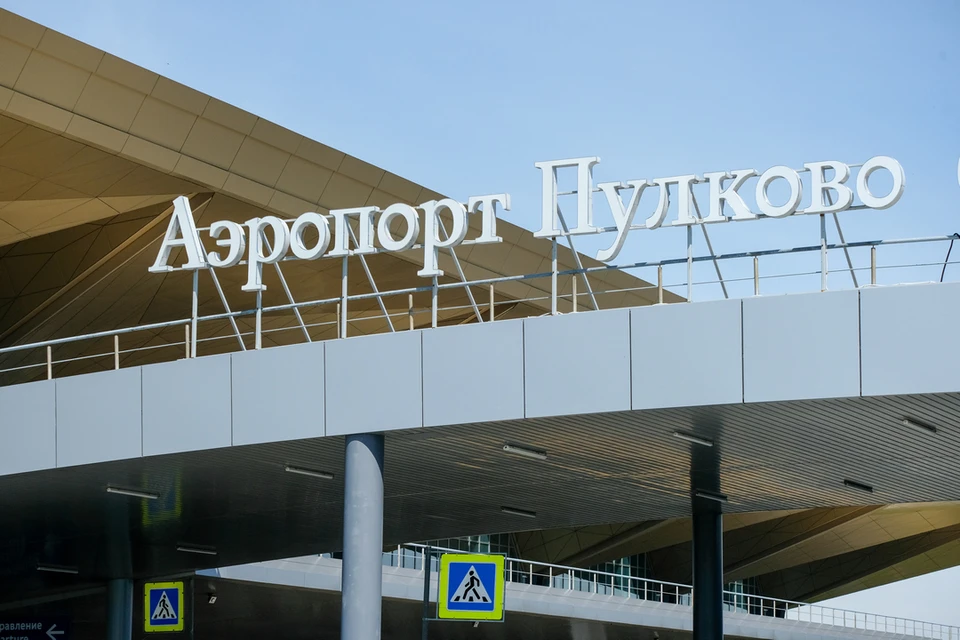 Вылет самолета из Петербурга в Анталью задержали на 18 часов.