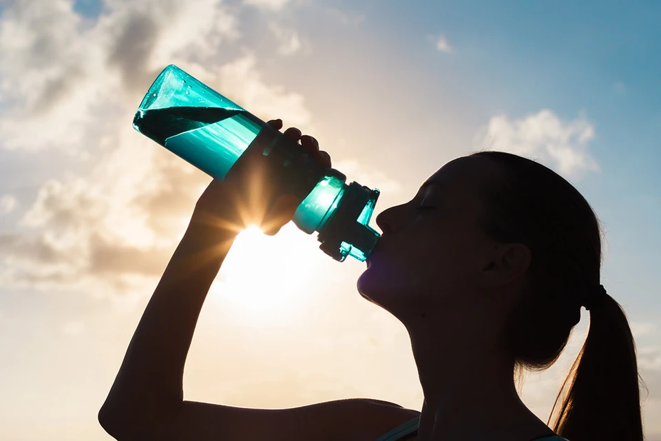 Обильное питье в жару может быть опасно для сердечников