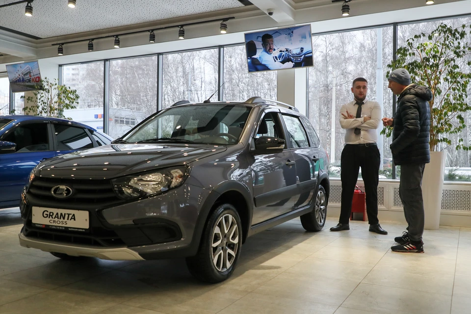 Самой продаваемой моделью в России по итогам июня остается LADA Granta. Фото: Сергей Петров/NEWS.ru/ТАСС