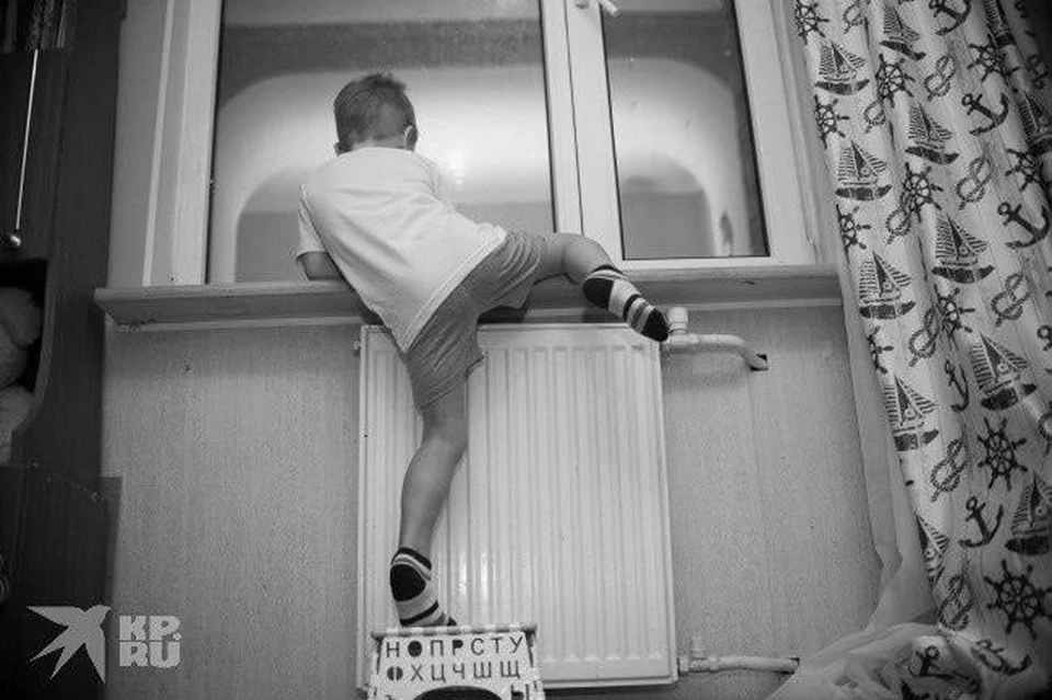 Пятилетний мальчик разбился насмерть, выпав с десятого этажа на улице ...