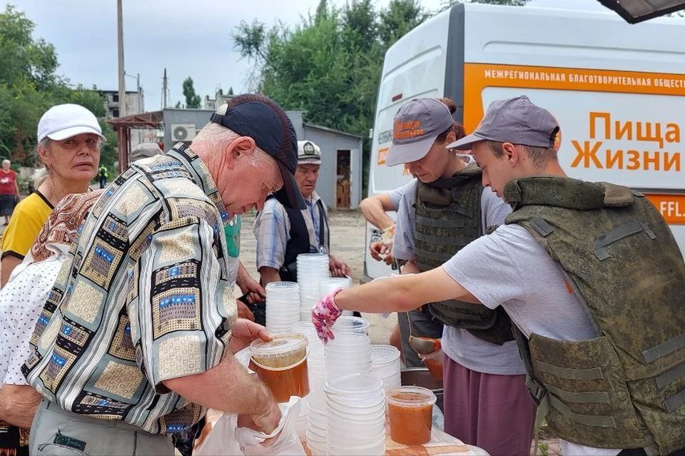 Волонтеры помогают жителям Донбасса. Фото: организация «Пища жизни».