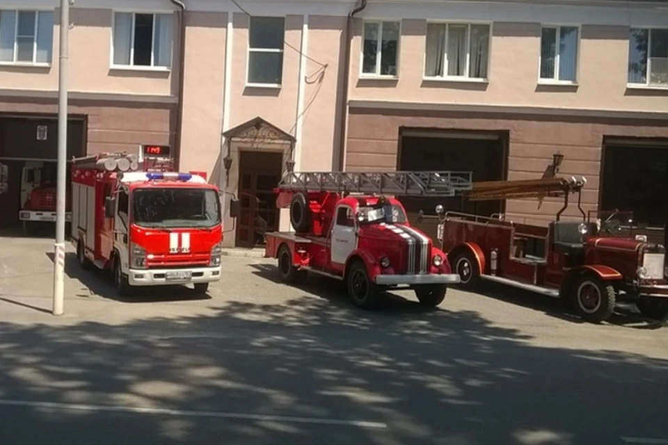 Сотрудники пожарной службы открыли выставки. Фото: пресс-служба управления МЧС России по РО