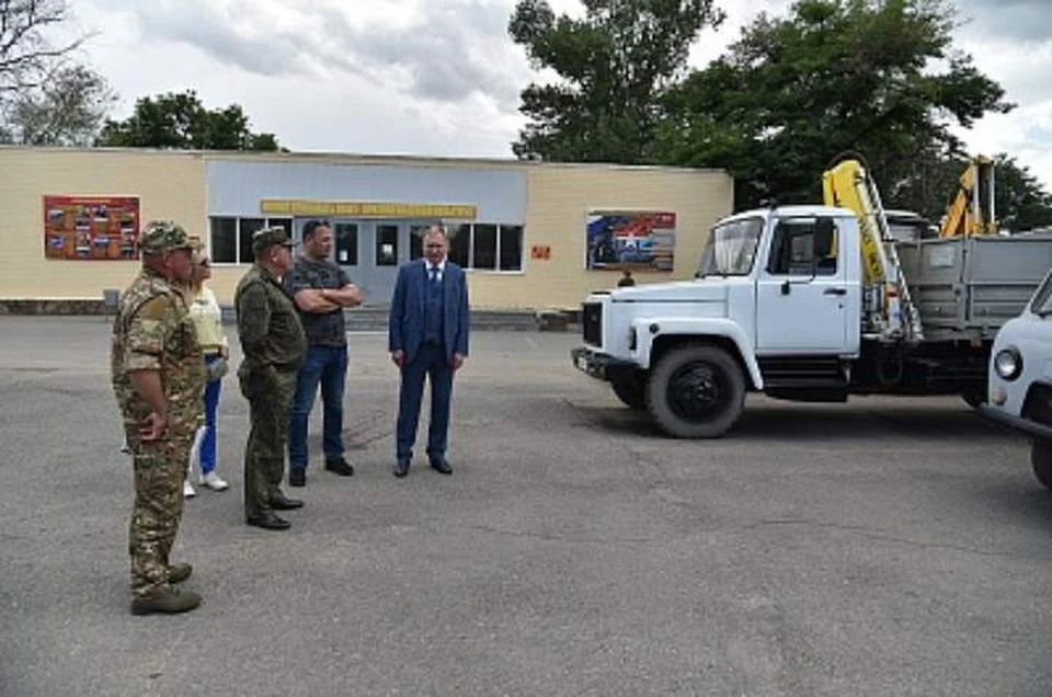 Донские парламентарии передали военнослужащим технику. Фото: пресс-служба ЗС РО