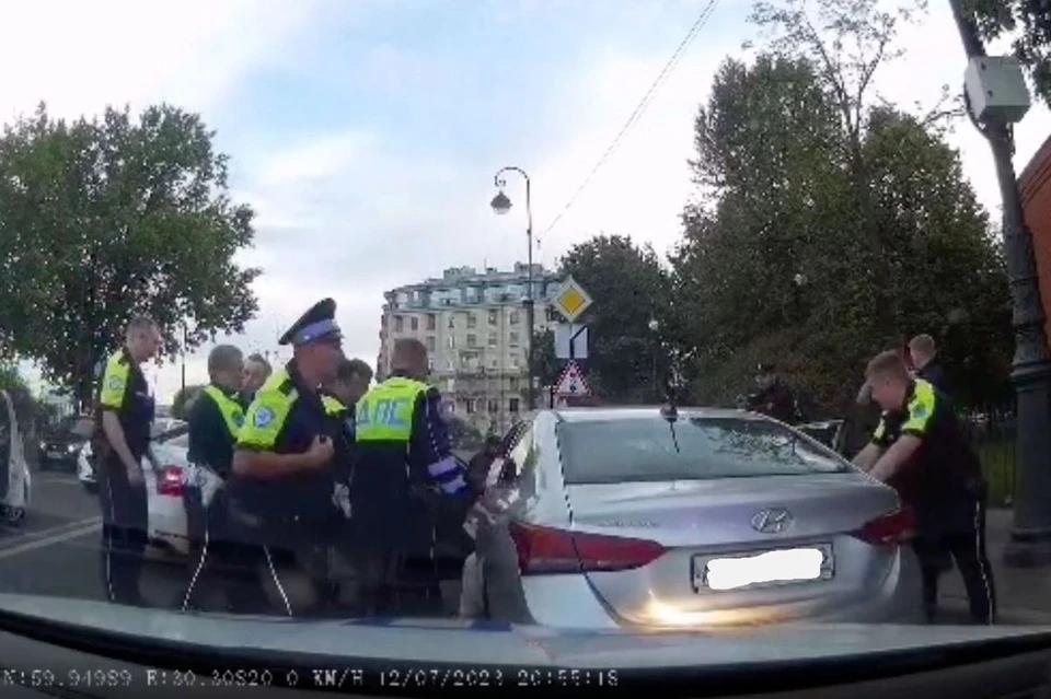 Водителя иномарки задержали. Фото: пресс-служба ГУ МВД по СПб и ЛО