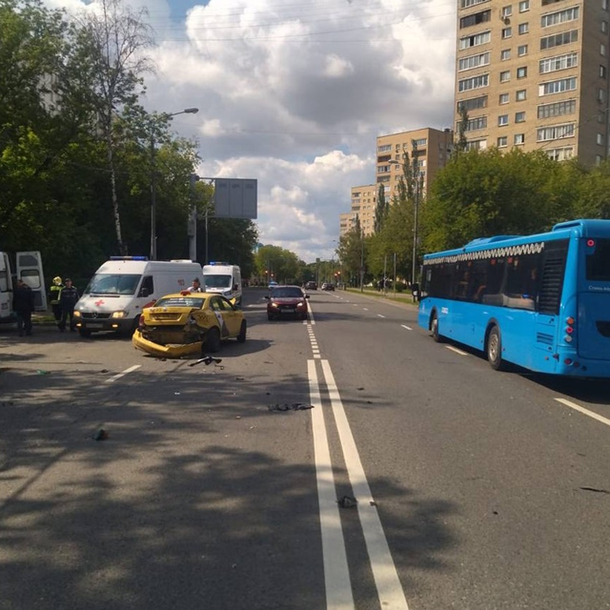 Два мотоциклиста пострадали в ДТП на улице Маршала Бирюзова в Москве - KP.RU