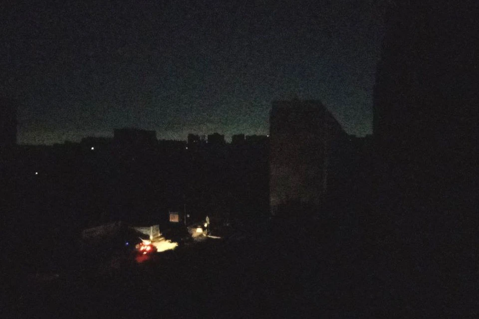 Гроза в омске. Почему нет света в ростове сегодня. Гроза в городе фото. Гроза в городе фото. Почему нет света в ростове сегодня.