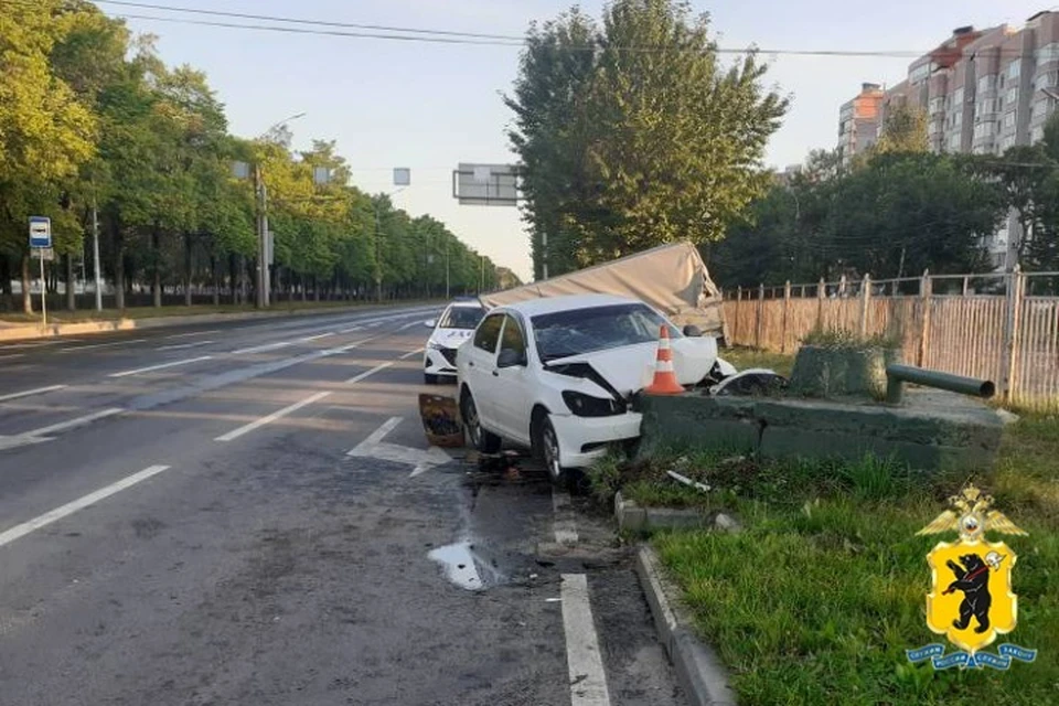 В Ярославле три человека пострадали в аварии на Ленинградском проспекте