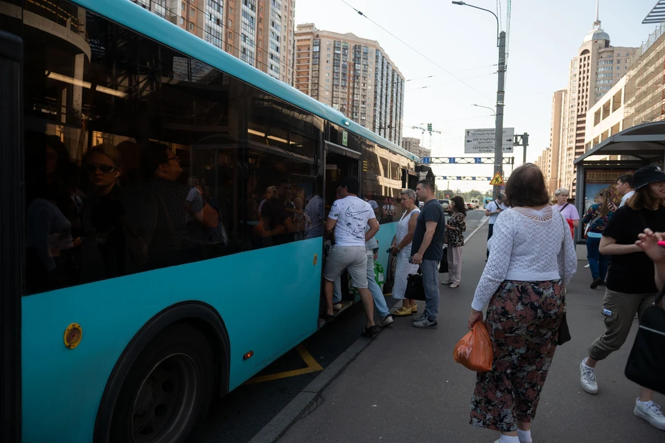 Движение транспорта изменится в Петербурге из-за подготовки к параду ВМФ.