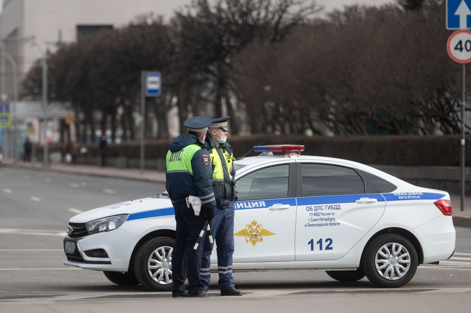 Без специальных разрешений в Петербурге выявили 9609 таксистов.