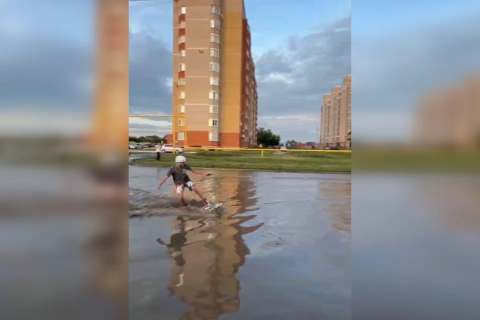 Молодой человек привязал трос к автомобилю и рассекал по водной глади. Фото: ТГ-канал «Южный нам нужный»