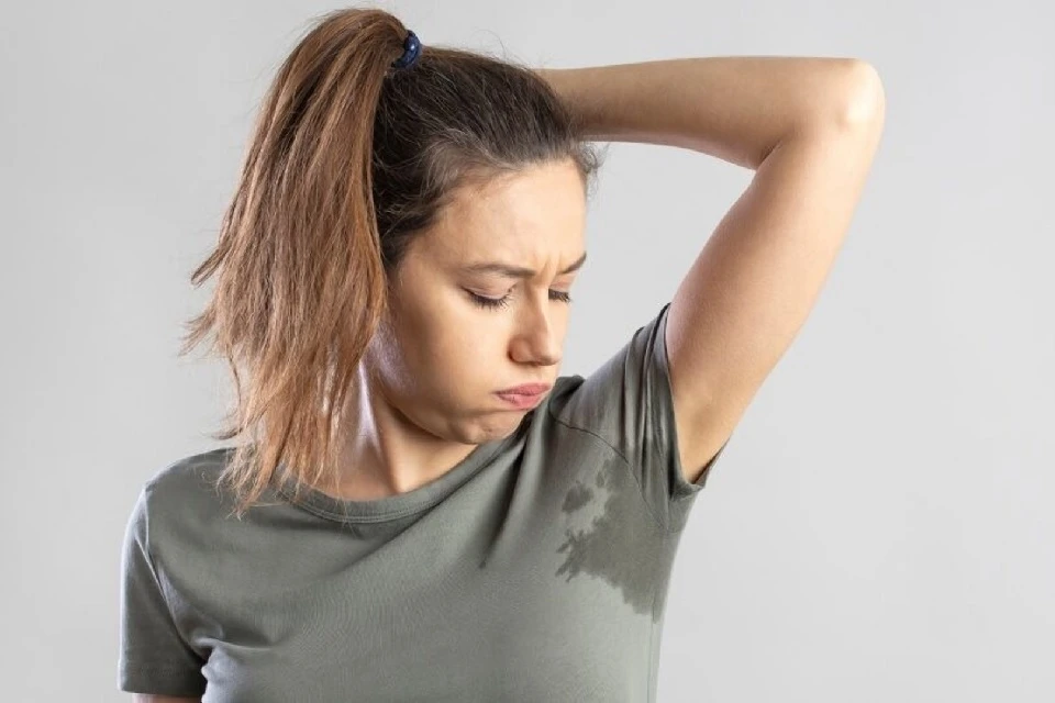 Врач рассказала, как бороться с избыточной потливостью - KP.RU