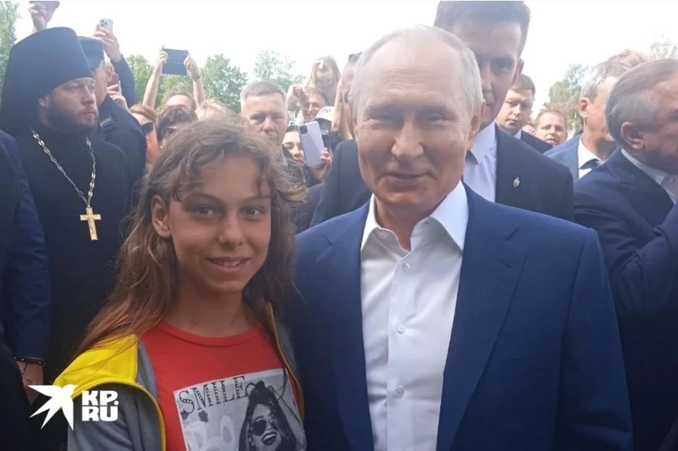 Сфотографировавшиеся с Путиным в Кронштадте девочки поделились впечатлениями , фото: предоставлено "КП"