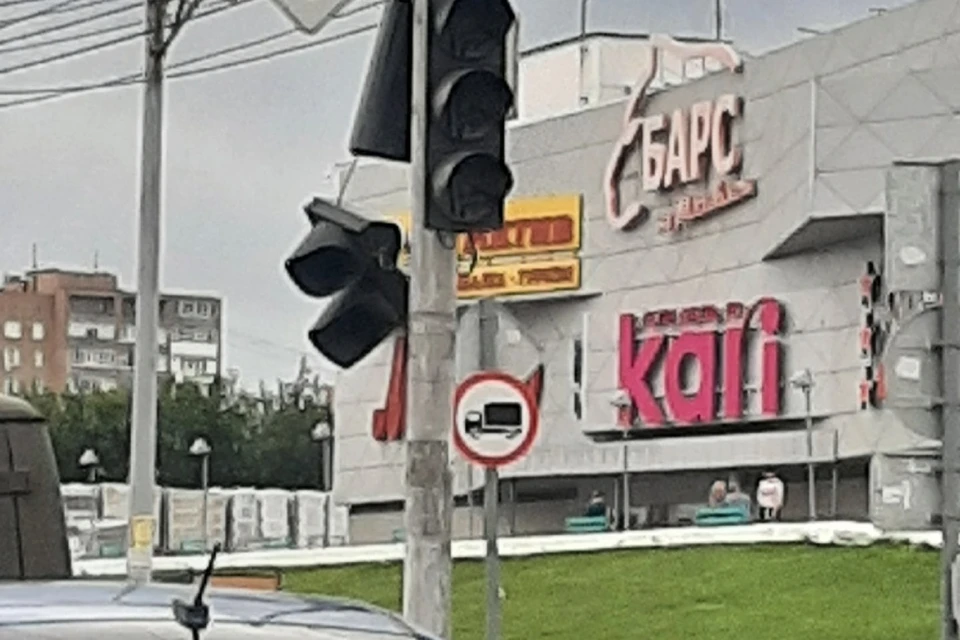 Развалился светофор на Московском шоссе у ТД «Барс» в Рязани. Фото: НРВК.