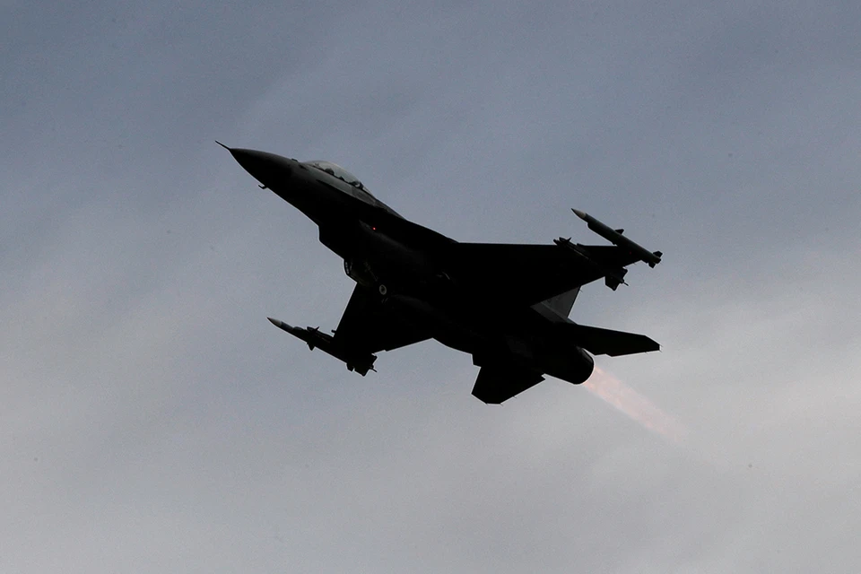 Западные страны не решили, где будет проходить подготовка украинских пилотов для истребителей F-16.