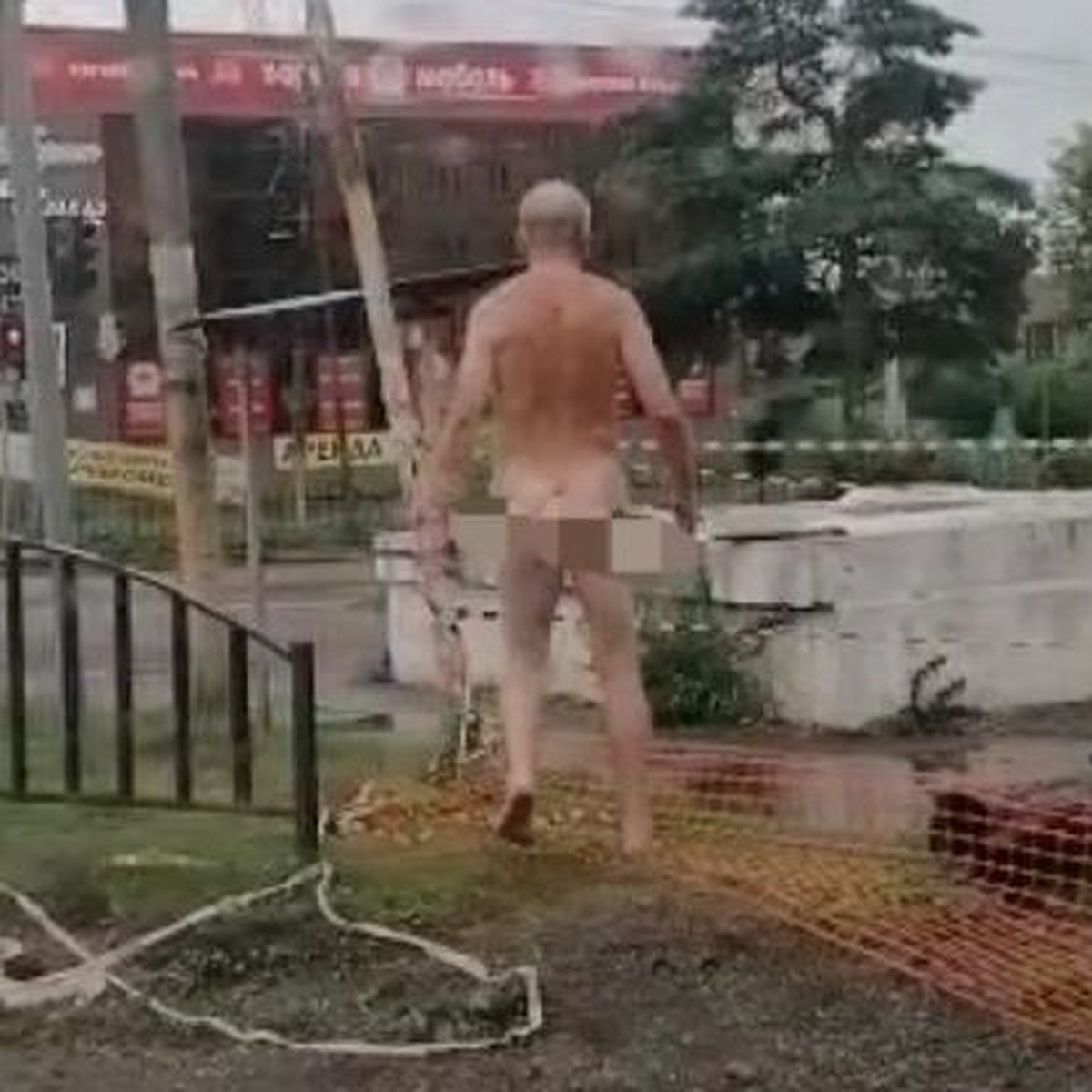 Пермяков рассмешил голый мужчина в центре города. «Кредит выплачен»