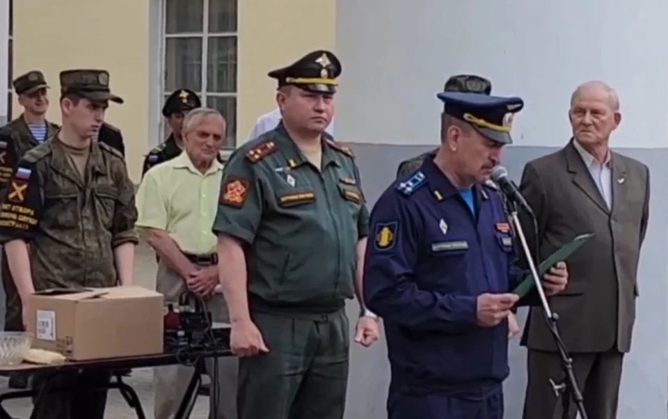кадр из видео