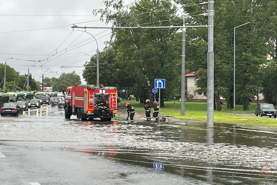 После сильного ливня 27 июля подтопило несколько улиц в Могилеве. Фото: mogilev.mchs.gov.by