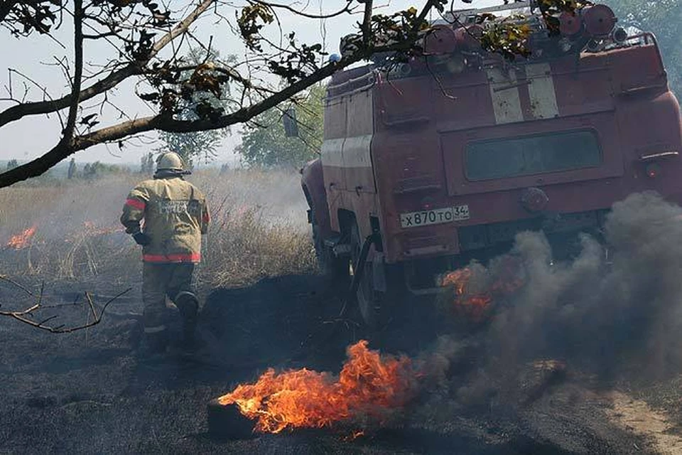 Степные и лесные пожары окружили Волгоград