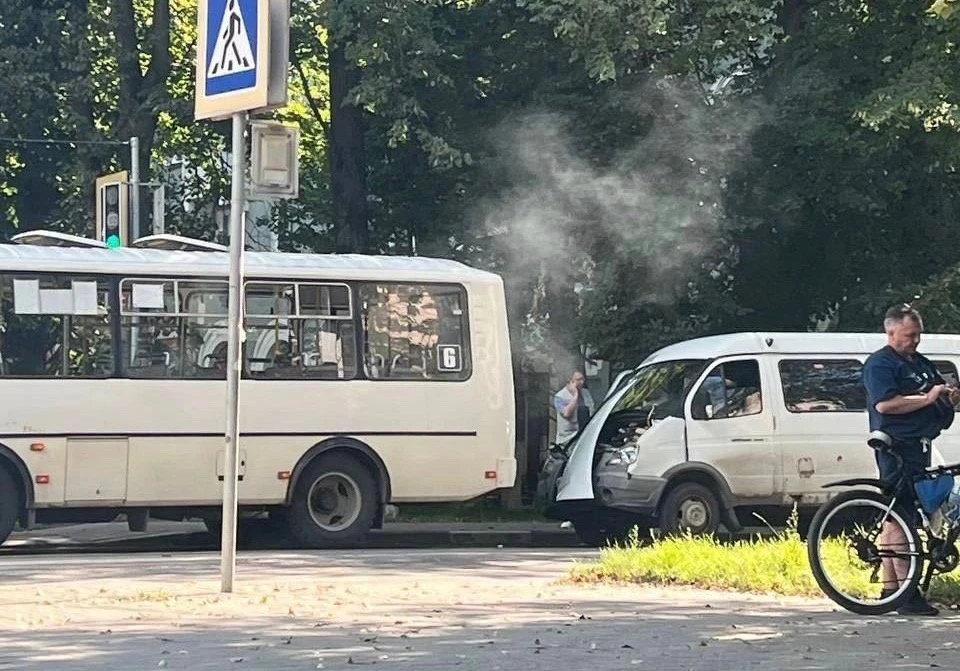 В массовом ДТП в Новомосковске пострадала 63-летняя женщина-пассажир маршрутки