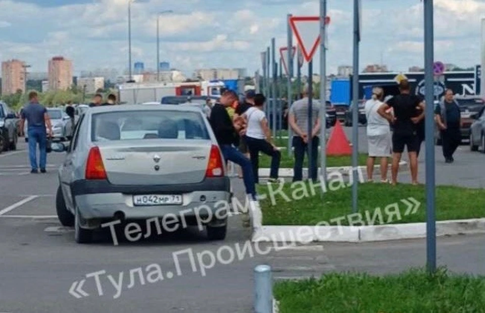 В Туле на улице Аркадия Шипунова эвакуировали гипермаркет «Леруа Мерлен»