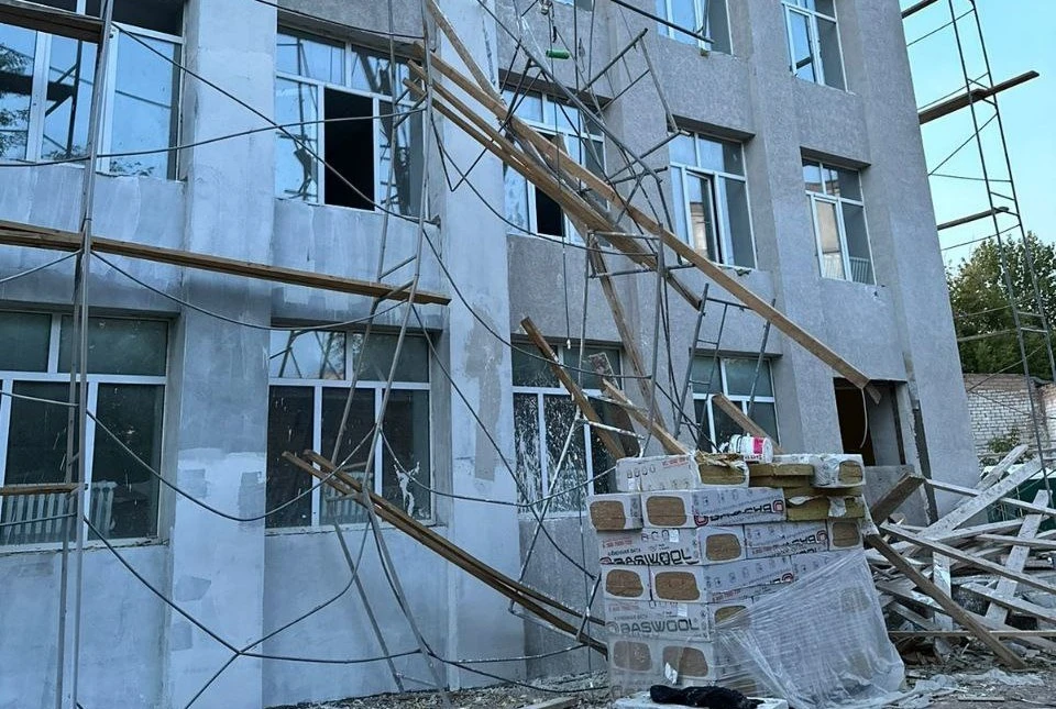 . Трое рабочих получили травмы, их госпитализировали в больницу