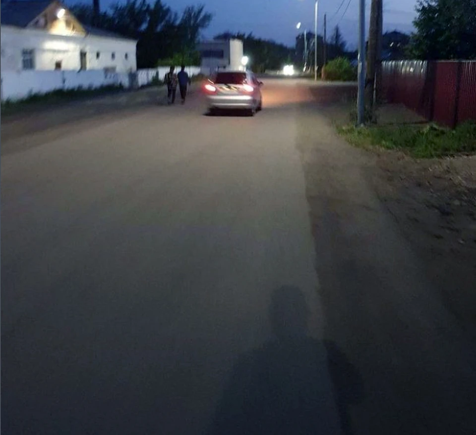 В Сарани горожане жалуются на дороги без тротуаров и освещения.