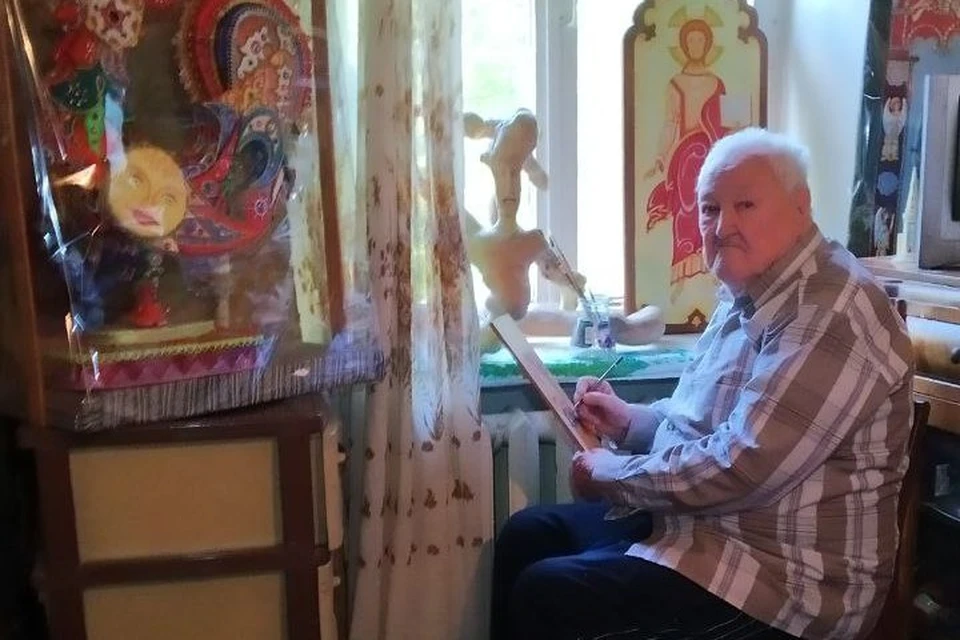 Художник Гинайда Хаведжиев создает очередной шедевр