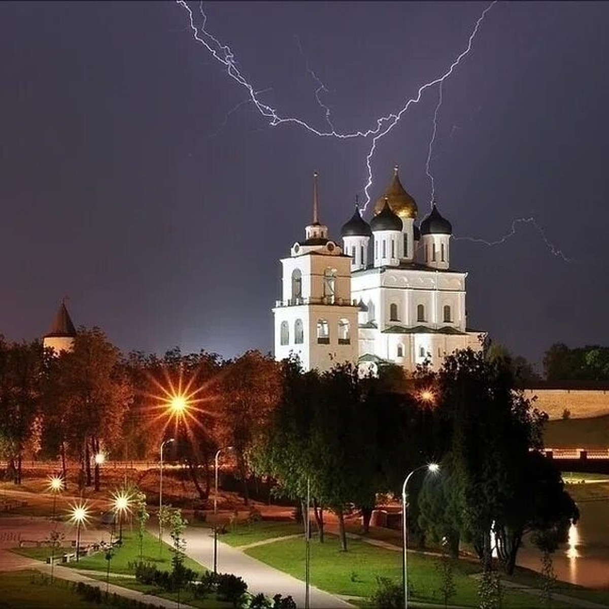 Грозы и ливни вновь обрушатся ночью на некоторые районы Псковской области -  KP.RU