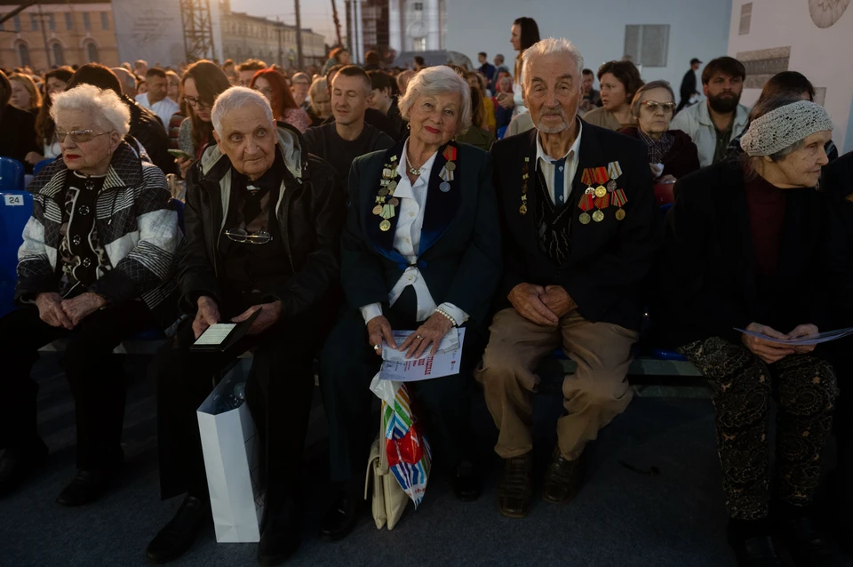 Блокадники получат единовременную выплату к 80-летию освобождения Ленинграда.