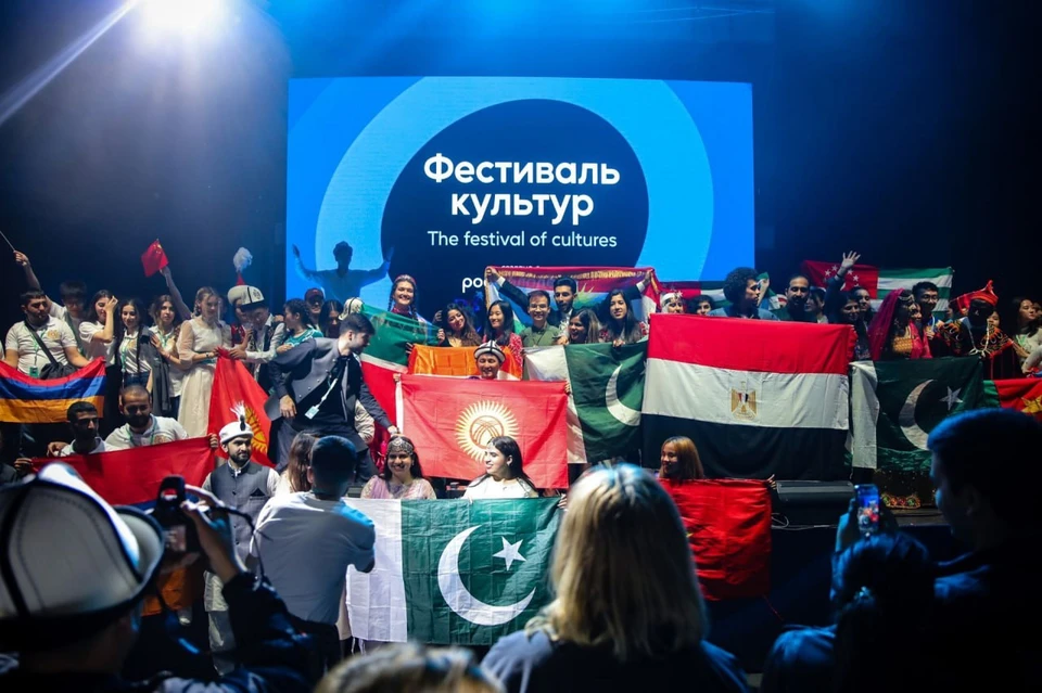 Собственным арт-объектом форума станет общая авангардная картина.