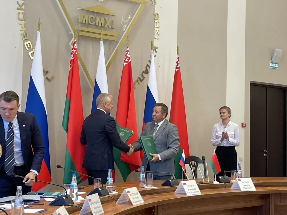 Документ подписали губернатор Владимир Мазур и министр природных ресурсов и охраны окружающей среды Беларуси Андрей Худык