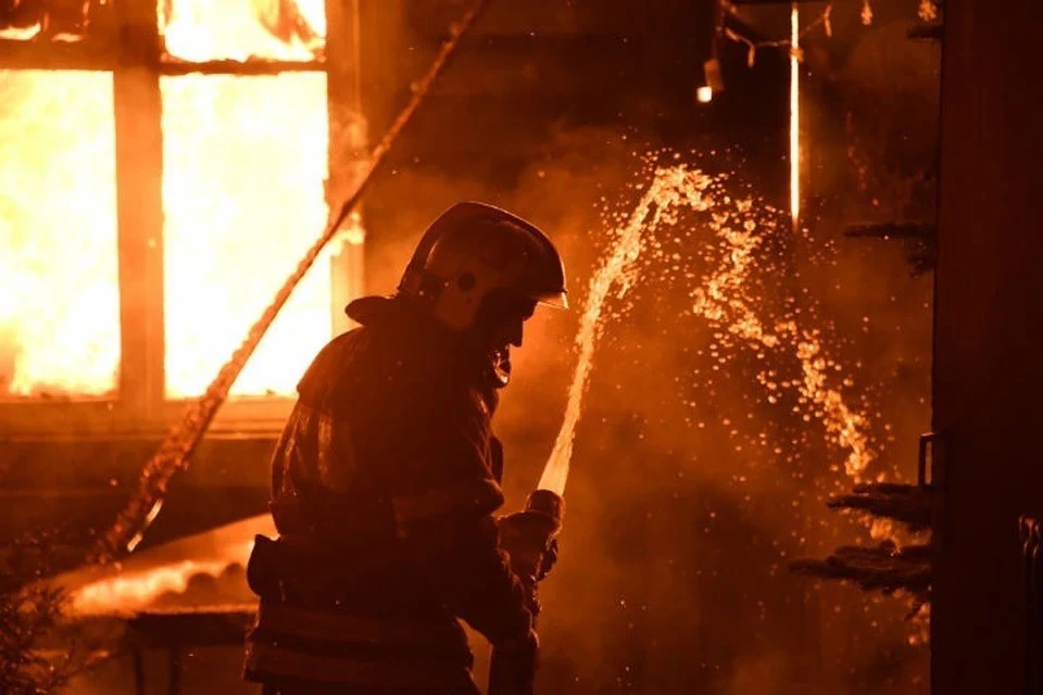 Пожар на АЗС и в автосервисе в Махачкале ликвидирован