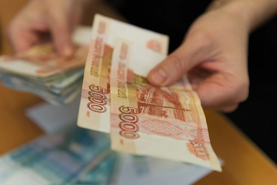 Зарплатные аппетиты петербуржцев за год выросли на 1 тысячу рублей.