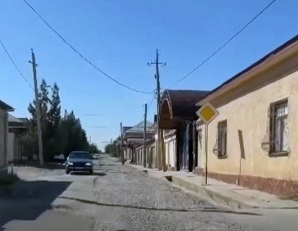 В Шымкенте горожане жалуются на затянувшиеся дорожные работы.