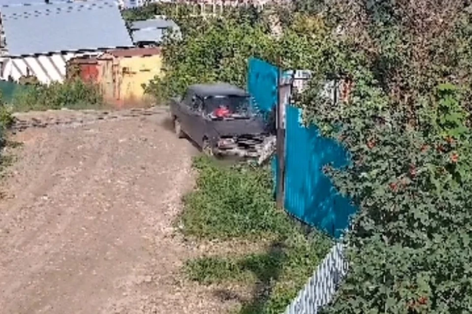 В Ленинском районе Новосибирска произошло жесткое ДТП. Фото: Кадр из видео\предоставлено местными жителями