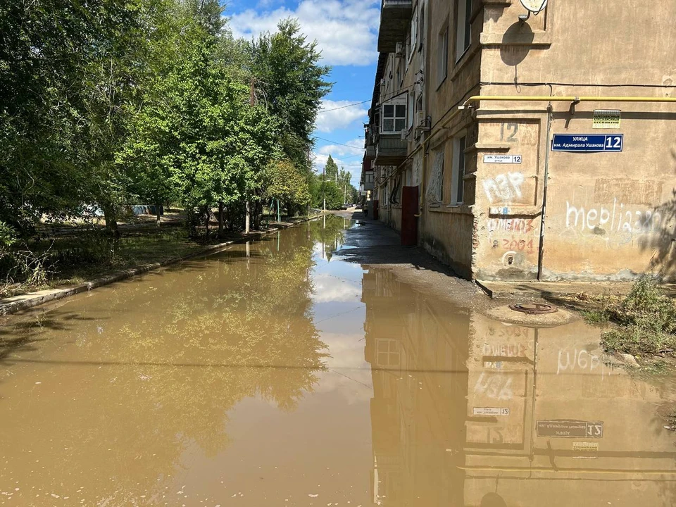 Так выглядит улица адмирала Ушакова после нескольких часов откачки воды.