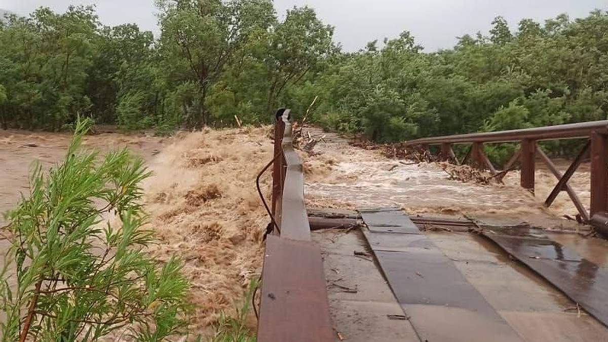 На Камчатке смыло мост, поселок Паужетка оказался в транспортной блокаде -  KP.RU