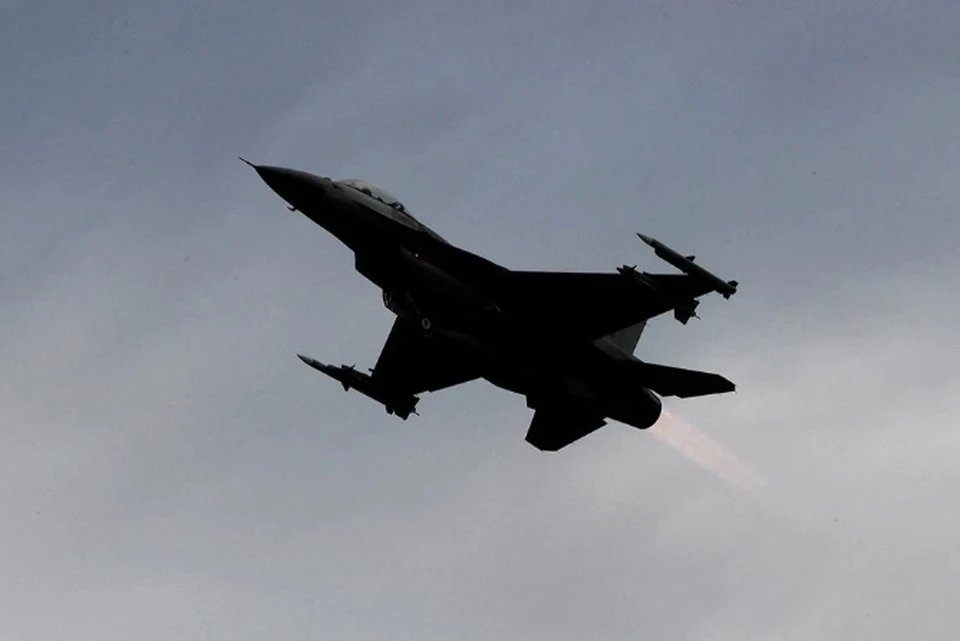 Глава Минобороны Украины Резников: обучение летчиков на самолетах F-16 началось